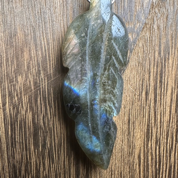 Long Rainbow Flash Labradorite Leaf Pendant Necklace on Stainless Steel Chain - Picture 6 of 13